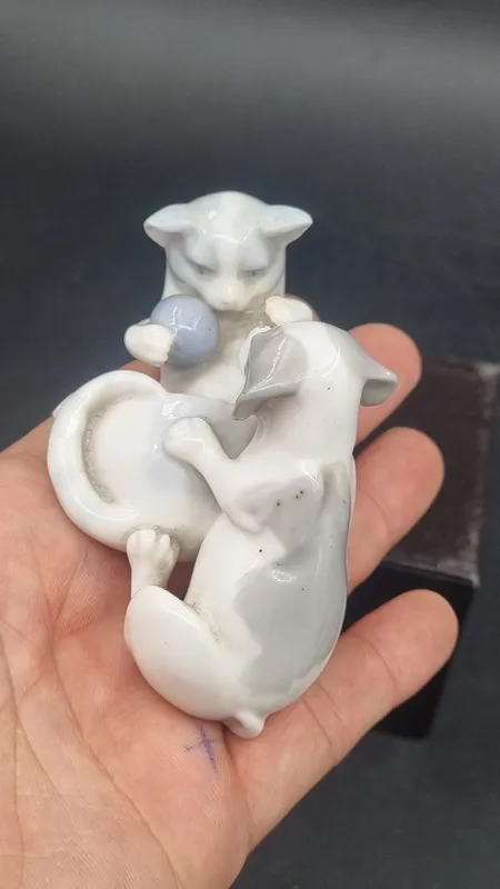 Figura porcelana alemana perro y gato