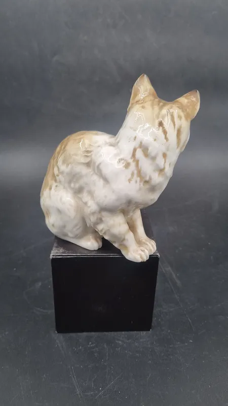 Figura gato de porcelana