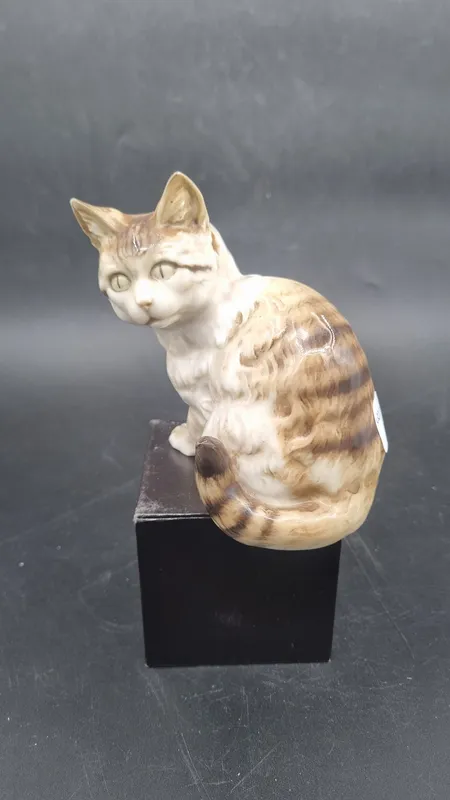 Figura gato de porcelana