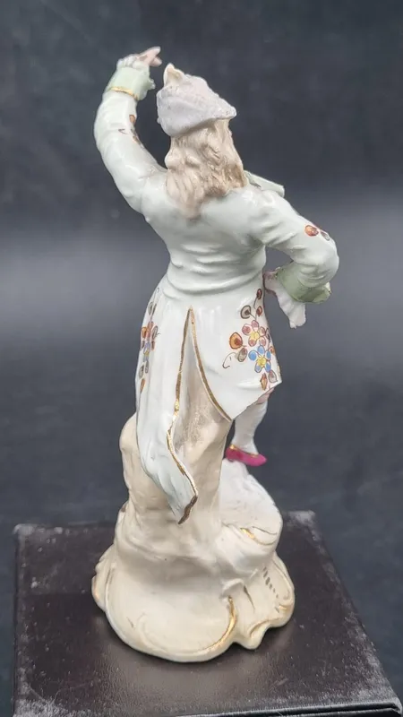 Figura de porcelana caballero