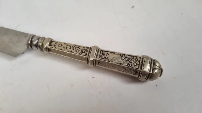 Buen cuchillo criollo el cabo de plata labrada