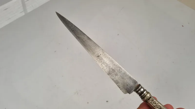 Buen cuchillo criollo el cabo de plata labrada