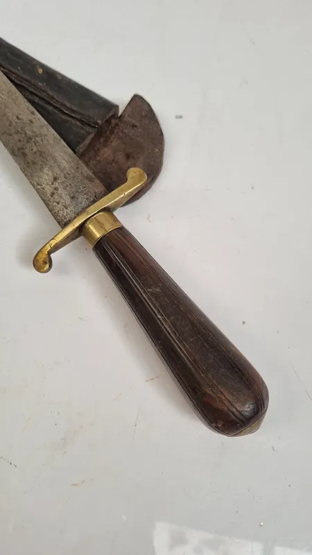 Facon caronero cabo de madera y bronce y vaina de cuero