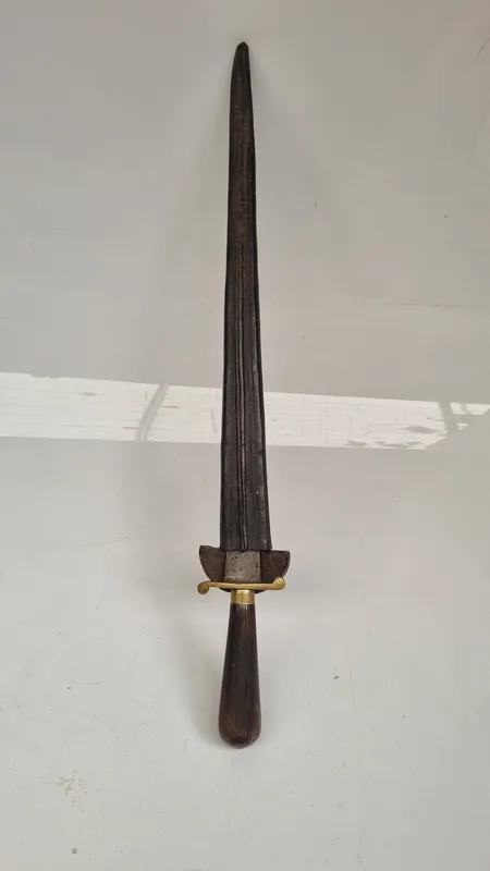 Facon caronero cabo de madera y bronce y vaina de cuero