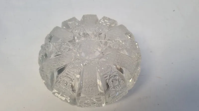 Cenicero de cristal tallado checo