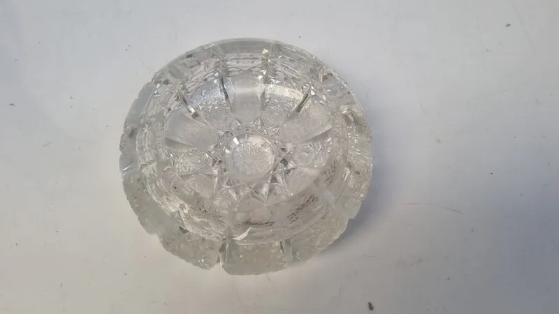 Cenicero de cristal tallado checo