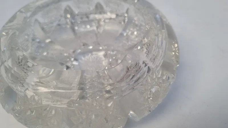 Cenicero de cristal tallado checo