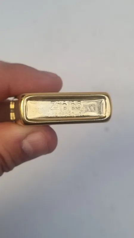 Encendedor zippo americano dorado