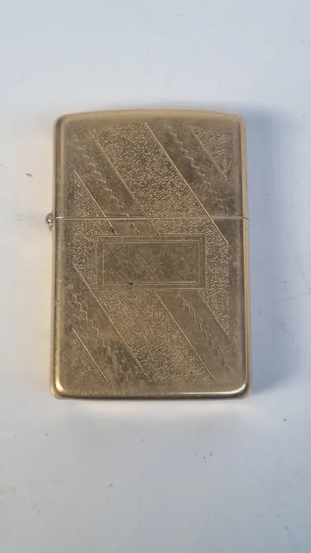 Encendedor zippo americano dorado