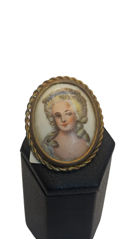 Prendedor de porcelana limoges dama pintada a mano diseño oval