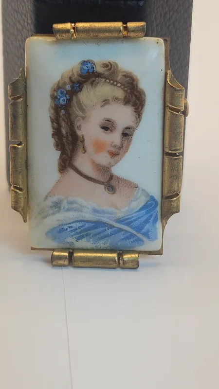 Lindo prendedor de porcelana limoges con dama pintada a mano