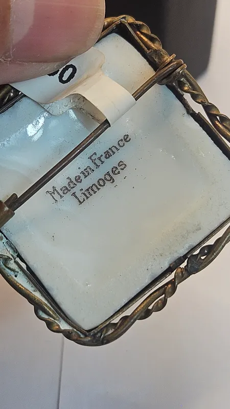Excepcional broche de porcelana limoges pareja pintada a mano