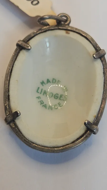 Colgante de porcelana limoges dama pintada a mano