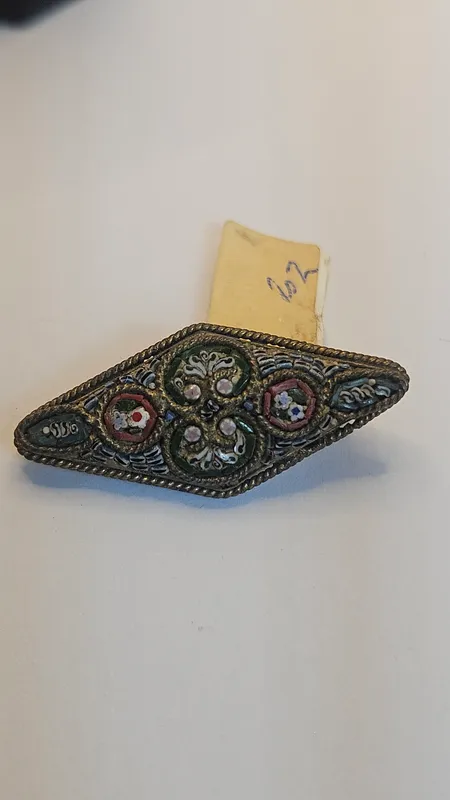 Prendedor forma romboidal micromosaico italiano antiguo