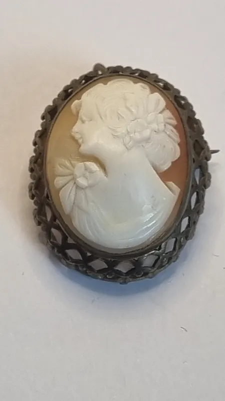 Camafeo italiano antiguo con engarce de bronce