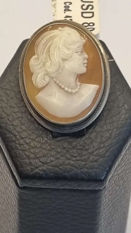 Lindisimo camafeo italiano engarzado en plata prendedor y colgante