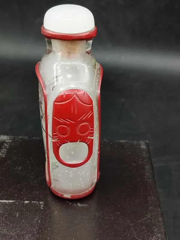 Frasco de perfume oriental con tapón