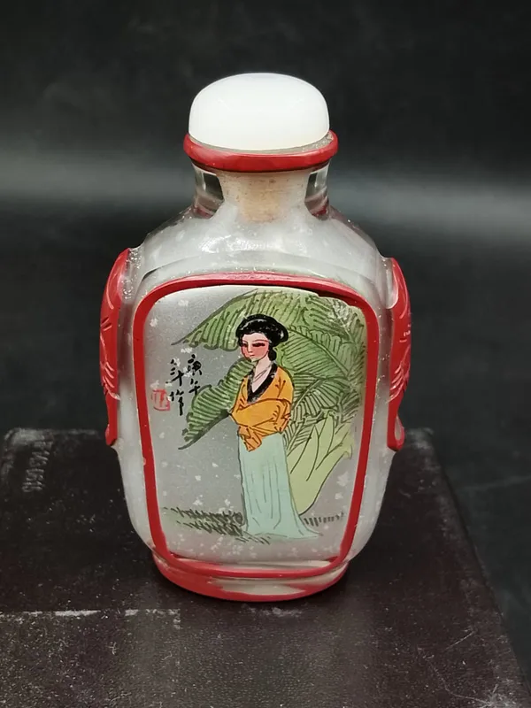 Frasco de perfume oriental con tapón