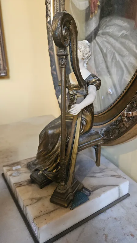 Figura criselefantina dama con arpa bronce y marfil
