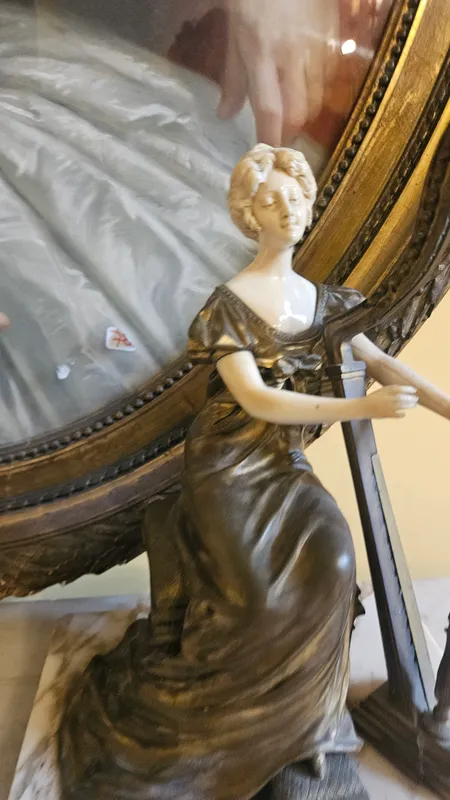 Figura criselefantina dama con arpa bronce y marfil