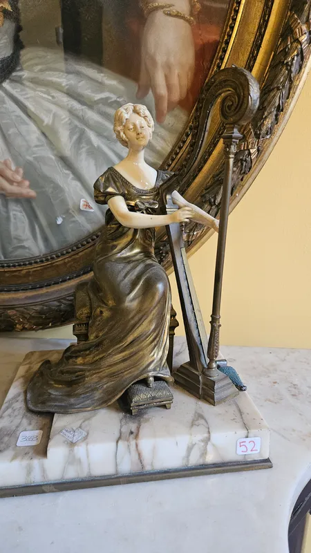 Figura criselefantina dama con arpa bronce y marfil