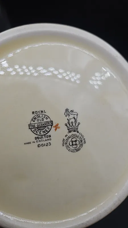 Jarra inglesa de porcelana royal doulton con escena