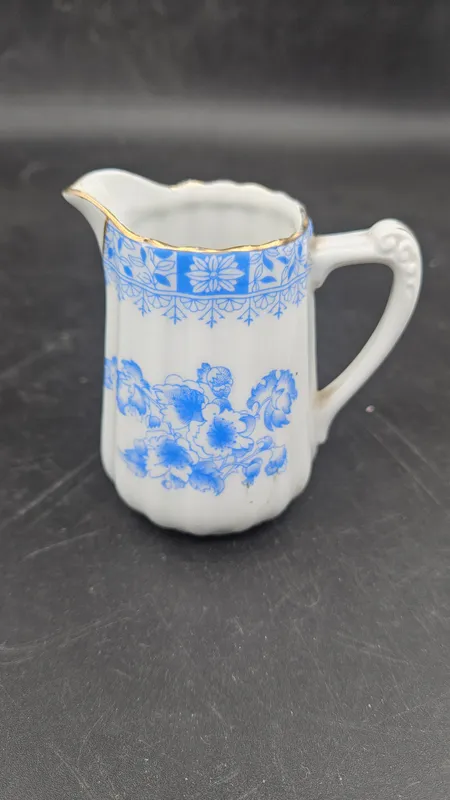 Fina jarra alemana de porcelana tipo lechera años 50