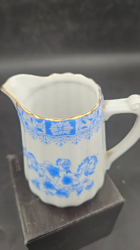 Fina jarra alemana de porcelana tipo lechera años 50