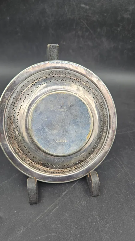 Plato despojador calado epns freccero antiguo de metal