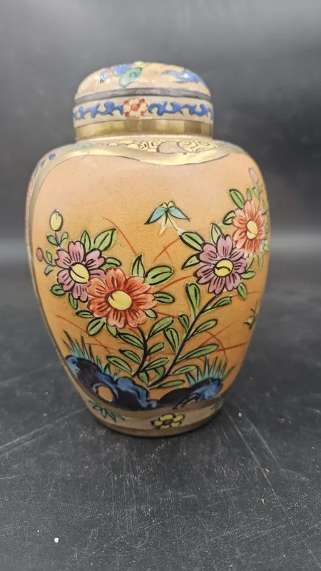 Potiche oriental pintado a mano con escena satsuma