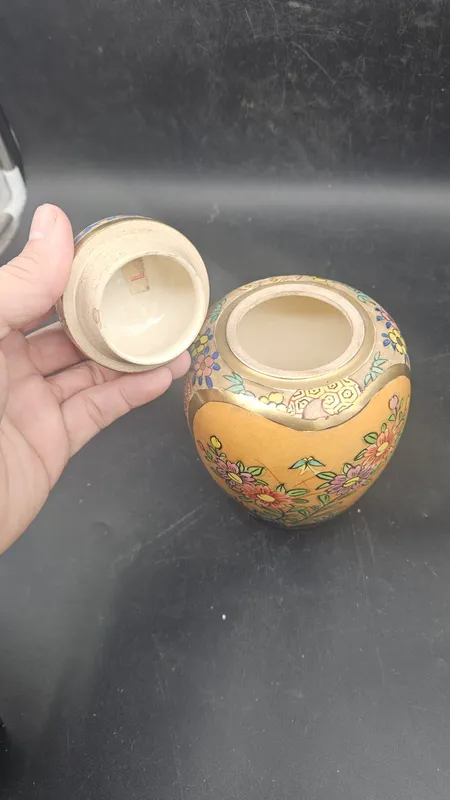 Potiche oriental pintado a mano con escena satsuma