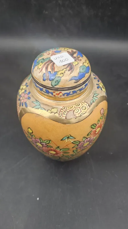 Potiche oriental pintado a mano con escena satsuma