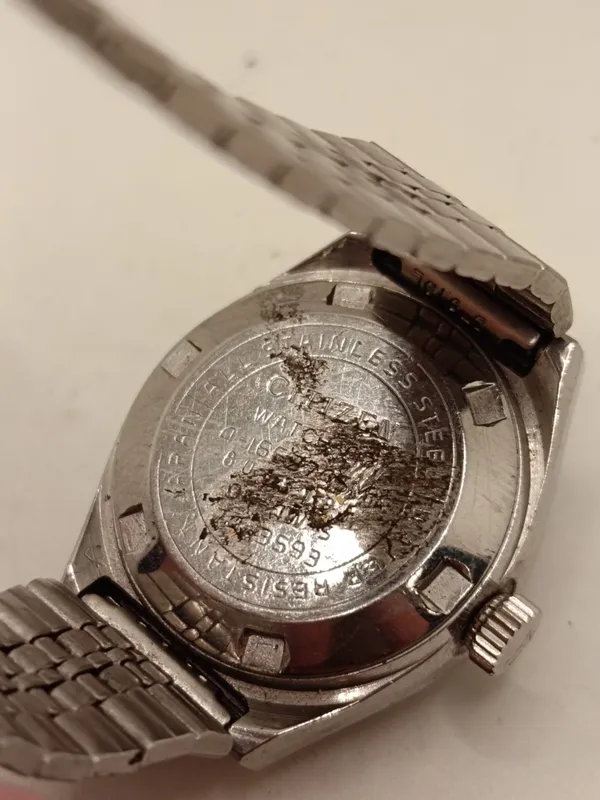 Reloj citizen con esfera dorada de dama