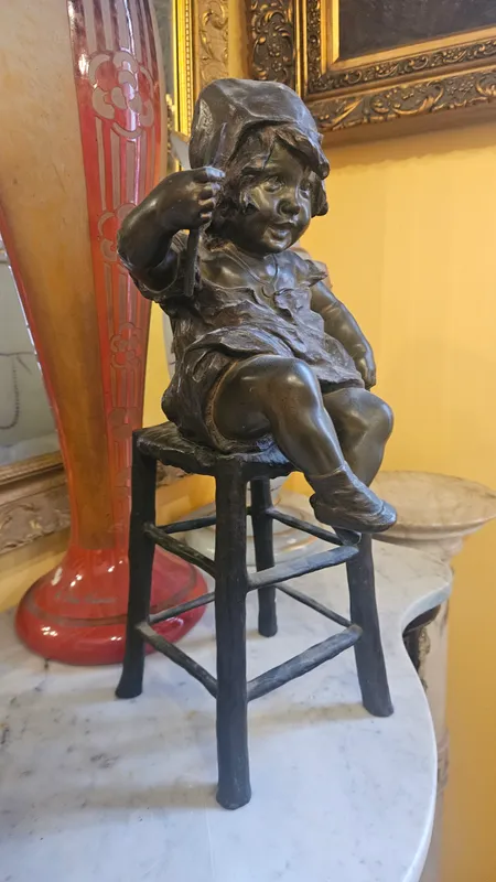 Niña juan clara de bronce
