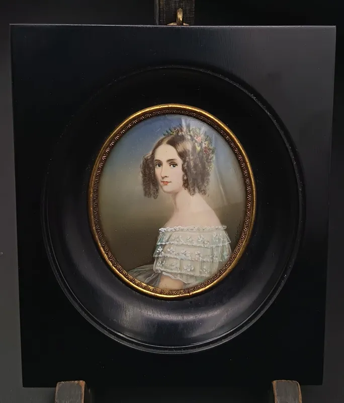 Miniatura de alejandra de baviera, marco de madera pintada