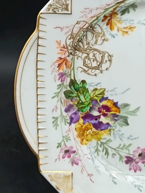 Plato vintage diseño floral con mariposas