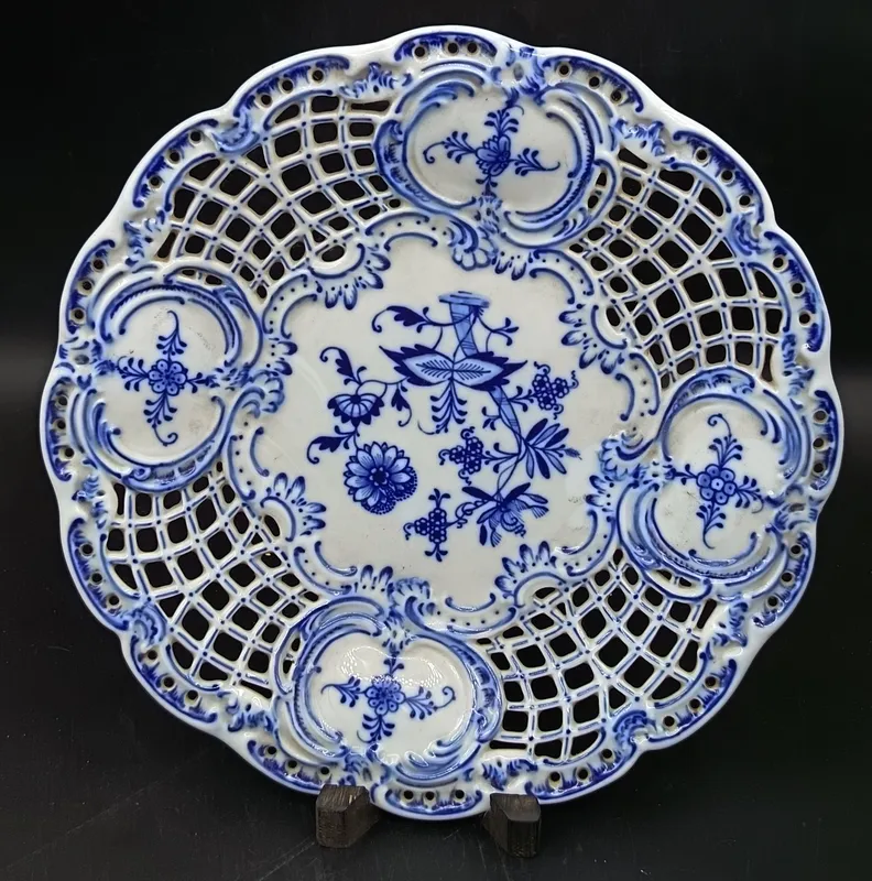 Plato de porcelana meissen calado antiguo