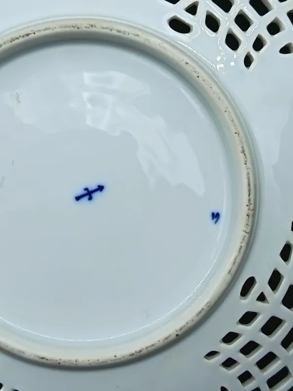 Plato de porcelana meissen calado antiguo
