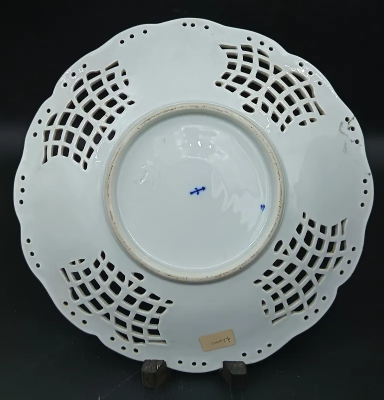 Plato de porcelana meissen calado antiguo