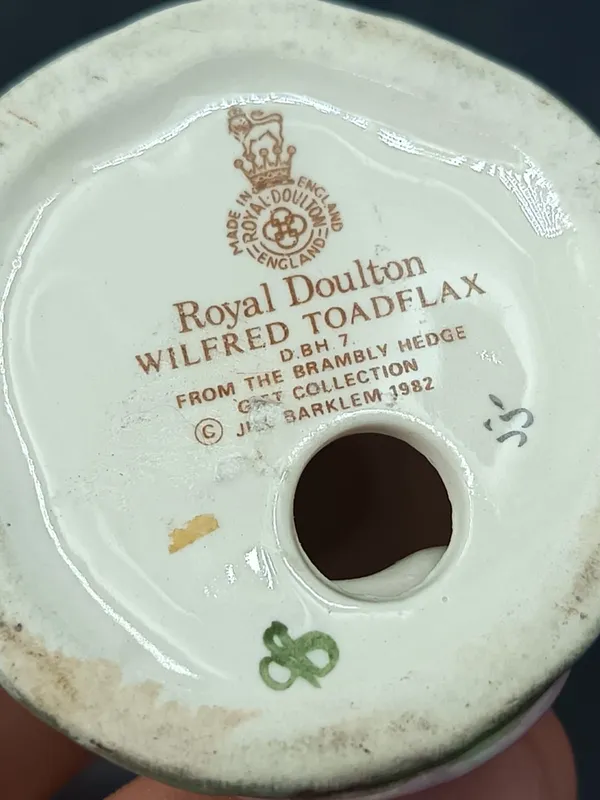 Figura royal doulton wilfred toadflax