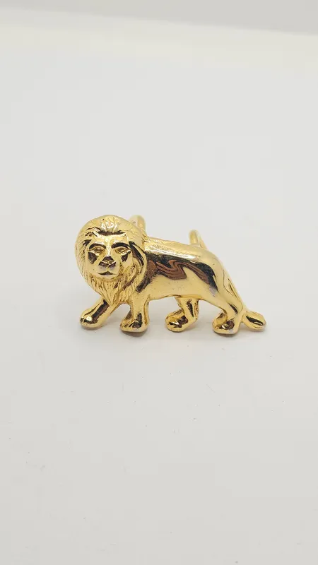 Pasapanuelos fisonomia leon antiguo enchapado en oro