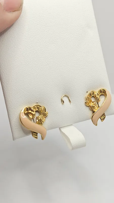 Par de aros de clip antiguos con esmalte rosado