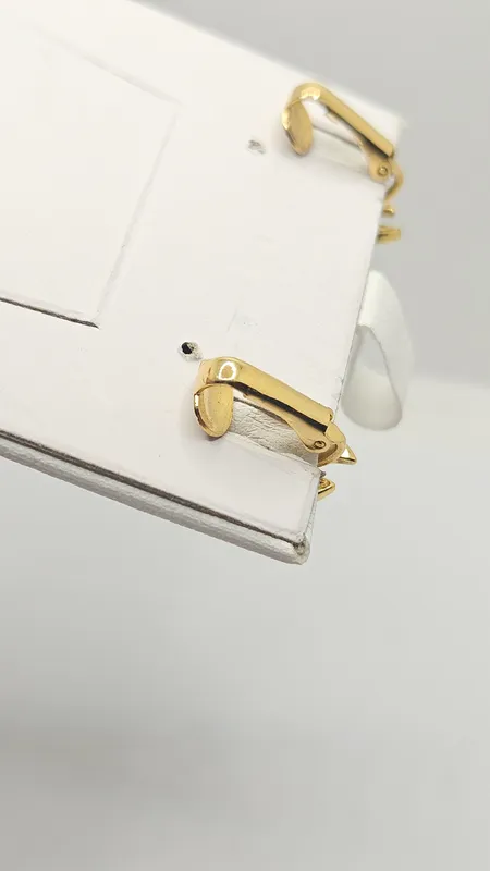 Par de aros de clip antiguos con esmalte rosado