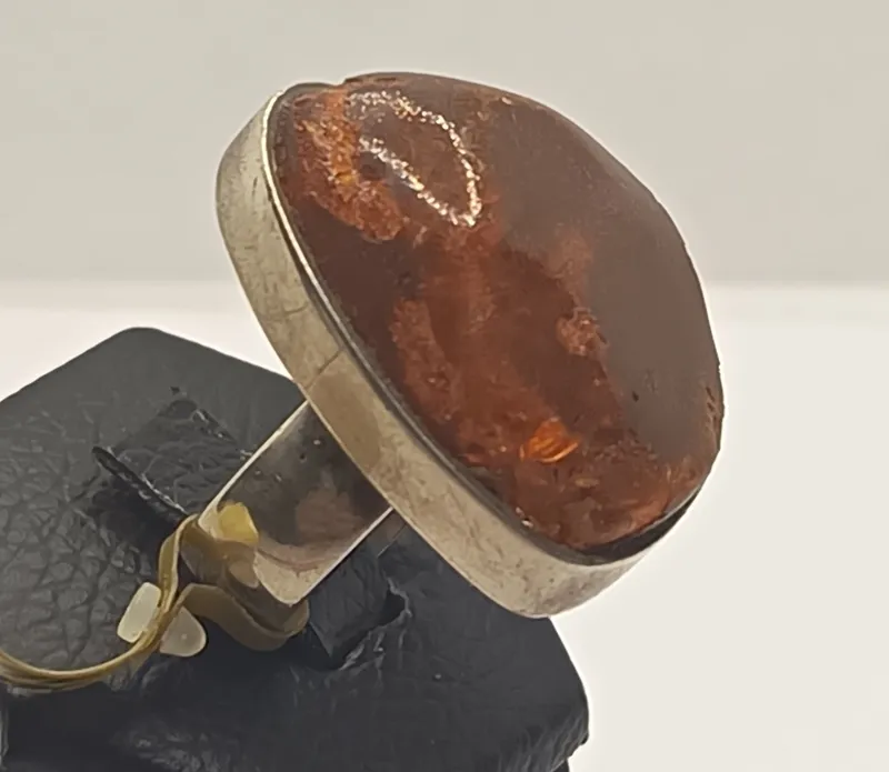 Anillo de plata 925 con gran piedra ambar