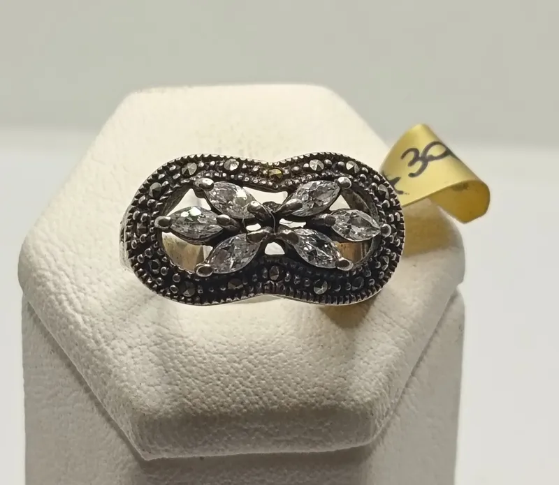 Anillo de plata 925 con circonias