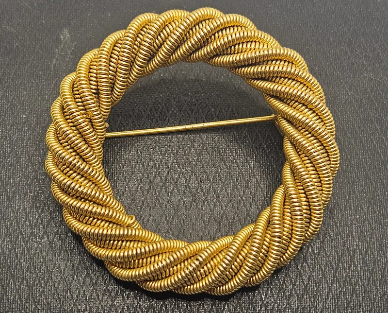 Prendedor dorado enchapado en oro redondo