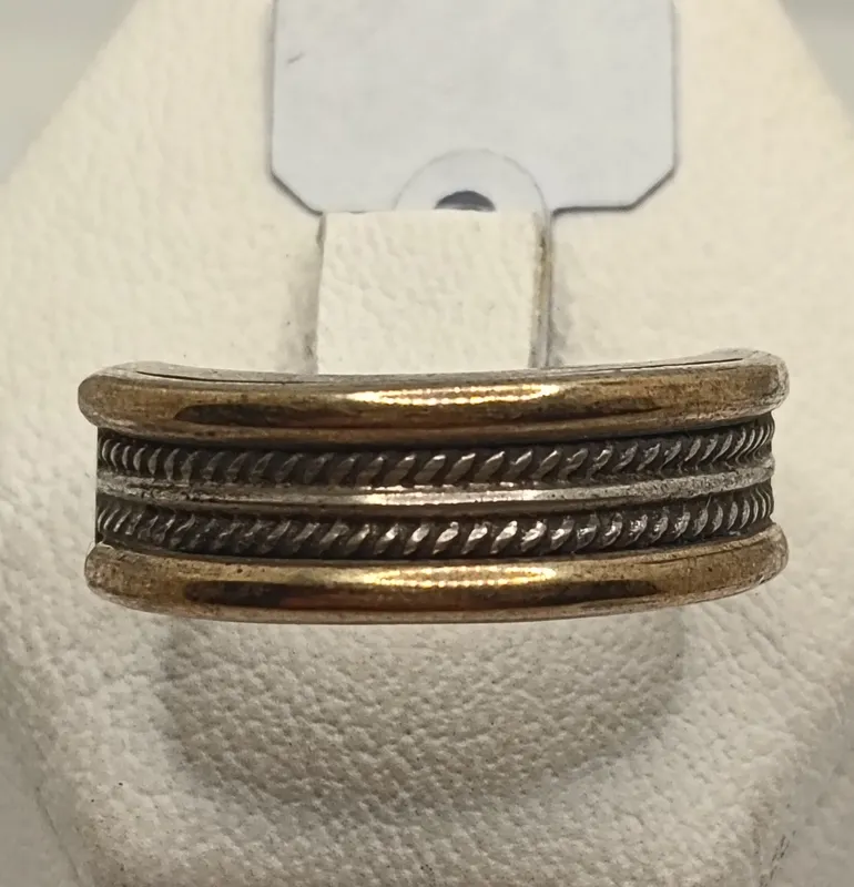 Anillo de plata con detalles en oro