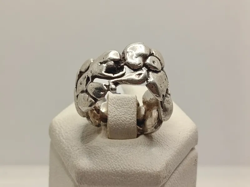 Anillo de plata con diseño