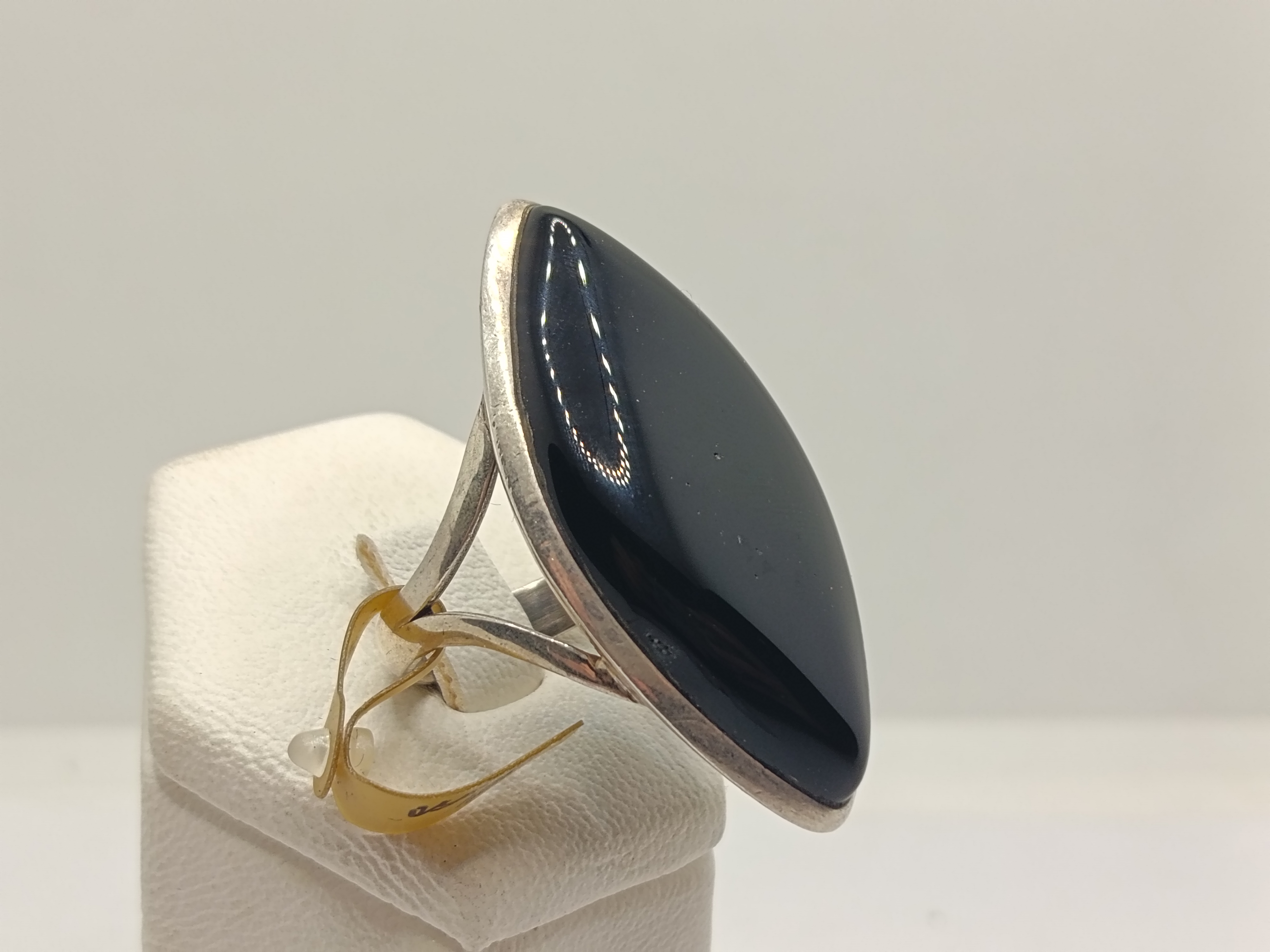 Anillo de plata 925 con onix central