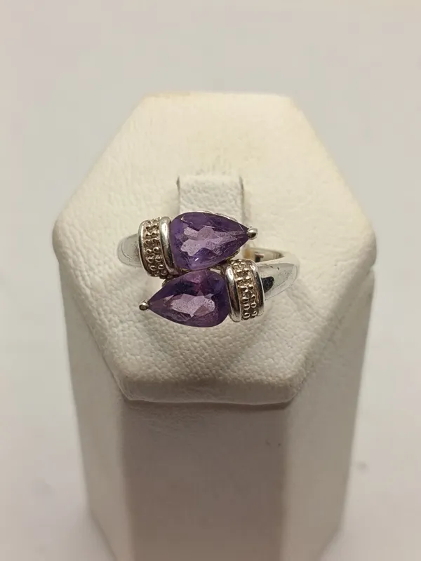 Anillo de plata con 2 amatistas